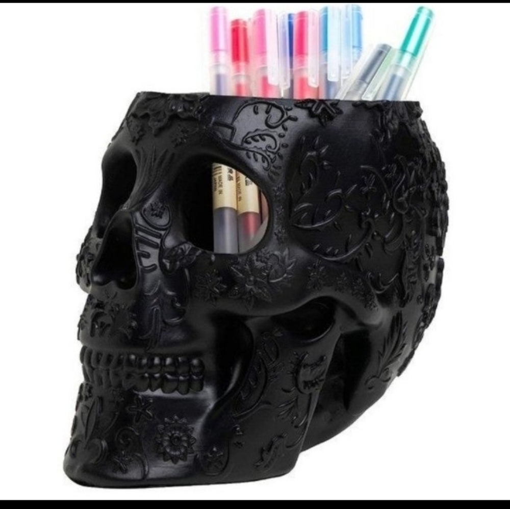 Trubeauty Victorian Gothic Skull makeup brush holder - Picture 7 of 10